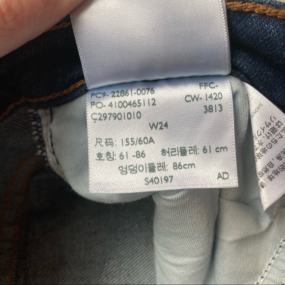 NWOT Levi’s Wedgie Jeans Dark Wash - Picture 10 of 10